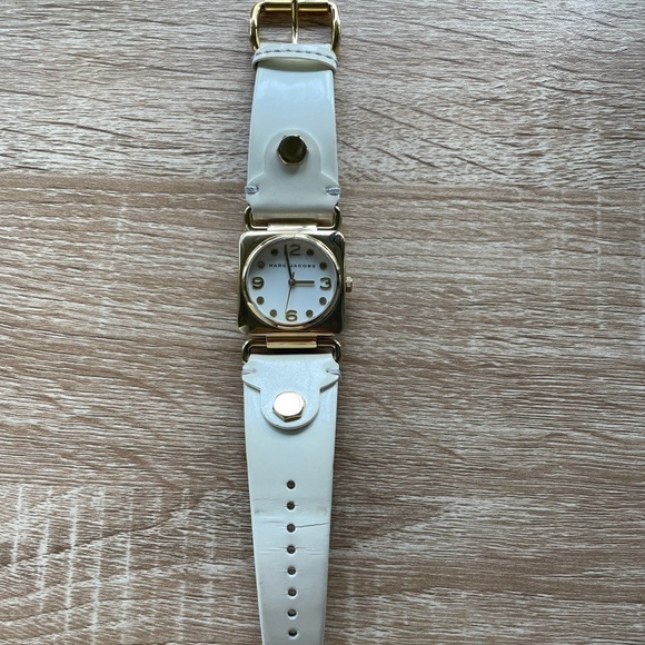 Marc by Marc Jacobs gold patent leather watch - Picture 3 of 4
